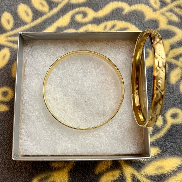 Bangles Gold Plated - 2 1/4” - Picture 2 of 3